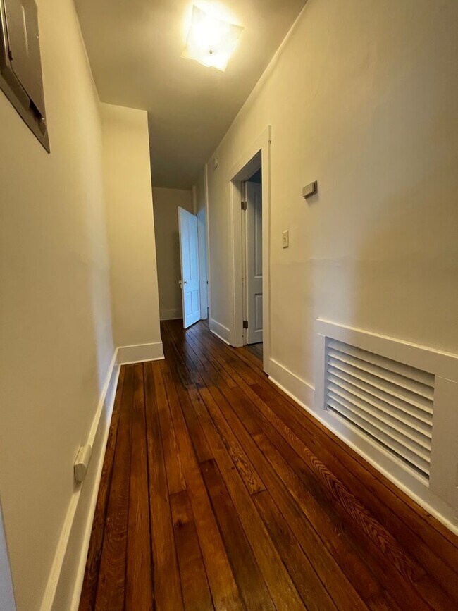 Foto del edificio - 2 Bedroom Apartment on the Northside