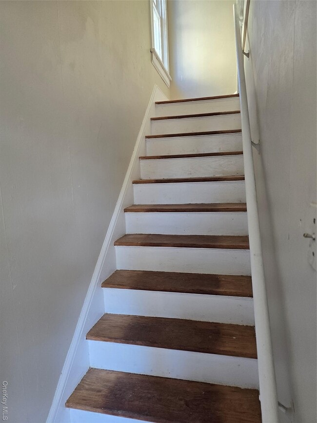 Building Photo - 25 Roosevelt Ave