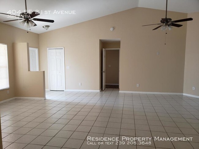 Building Photo - 404 SE 21st Ave