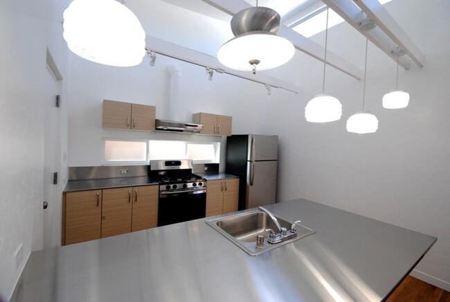 Building Photo - 305 12th St SW