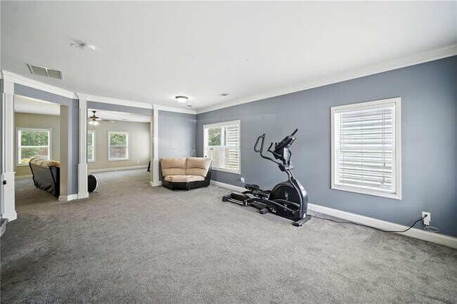 Building Photo - 301 Parkmont Way