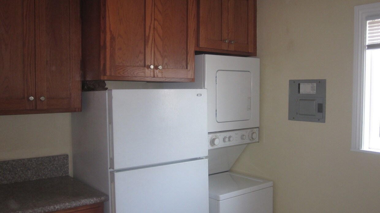 Primary Photo - 1340 N Edgemont St