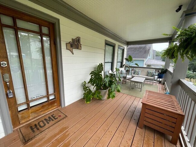 Building Photo - Beautiful 3/2 Bungalow in Kirkwood + Office