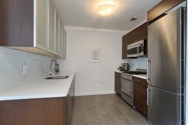 Building Photo - 25 McWilliams Pl