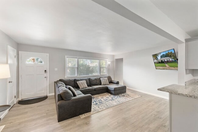 Building Photo - 4 Bedroom home nestled in the heart of Nor...