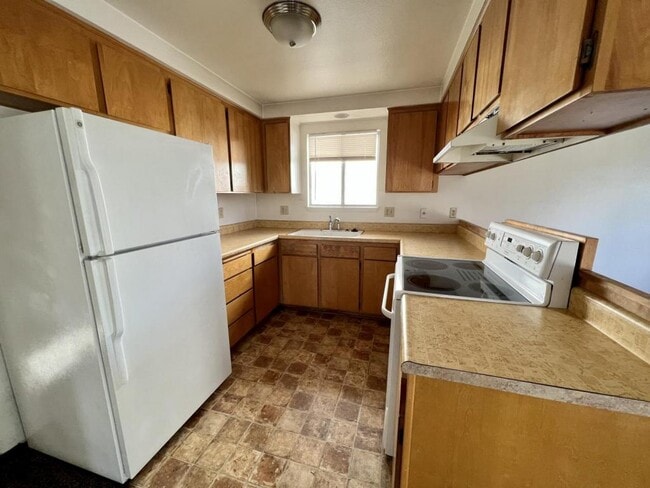 Building Photo - 412 NE Candy Ln