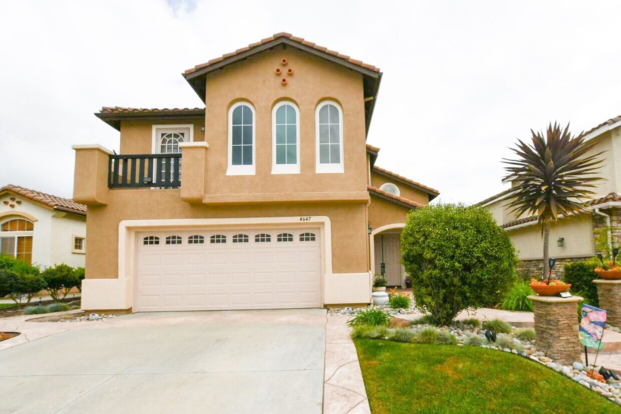 Foto principal - 3BED/2.5BATH Two-Story Home in Camarillo (...