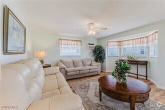 Building Photo - 950 San Carlos Dr