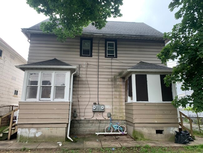 Building Photo - 88 Fairbanks St