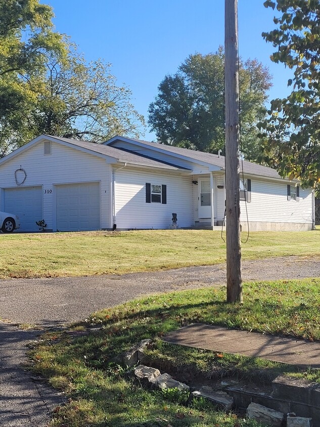 310 Hickory St, Park Hills, MO 63601 - Townhome Rentals in Park Hills