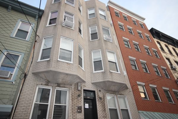 Building Photo - 327 Monroe St