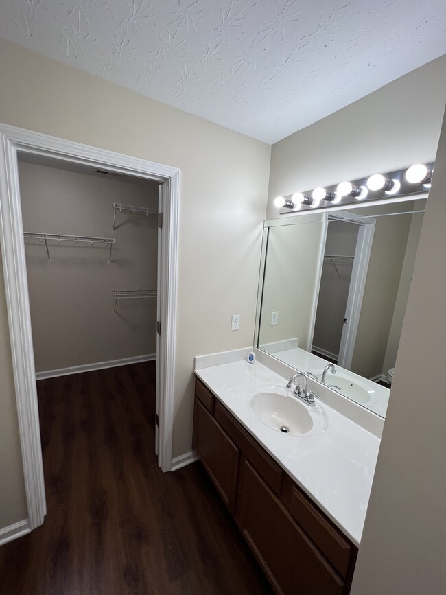 Master bath - 82 Brookford Way