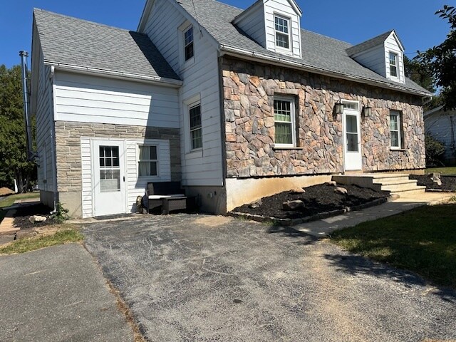 Building Photo - 3227 Bingen Rd