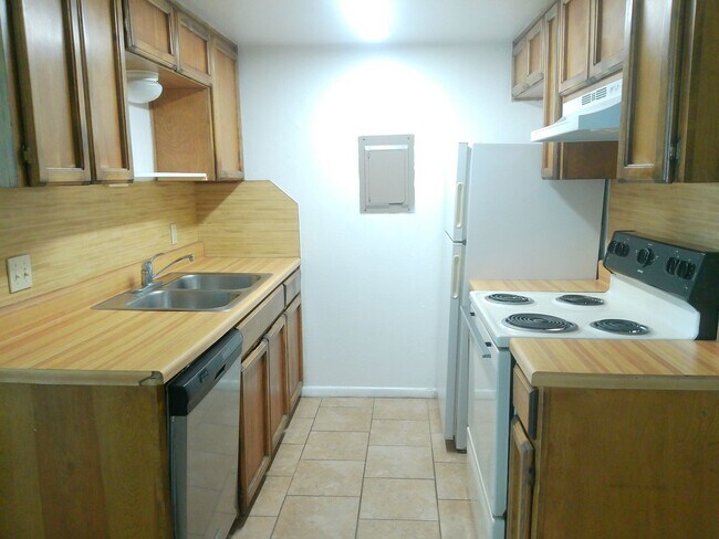 Foto del edificio - 5725 Crestmore Dr