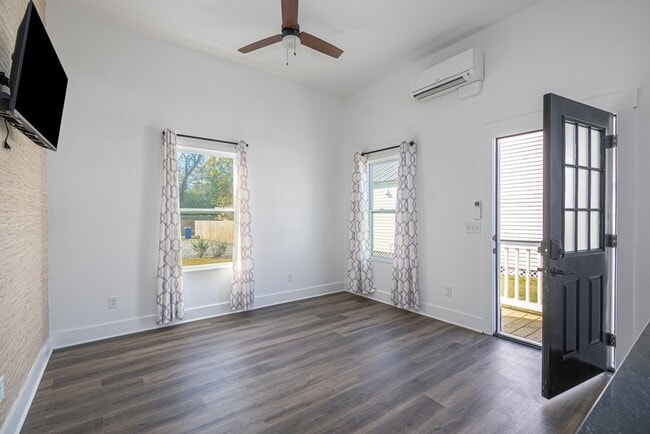 Building Photo - 637 E Anderson St