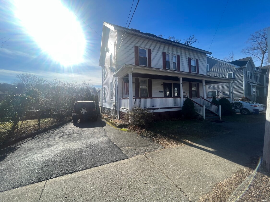 934 Watertown St Unit 1, Newton, MA 02465 Condo for Rent in Newton