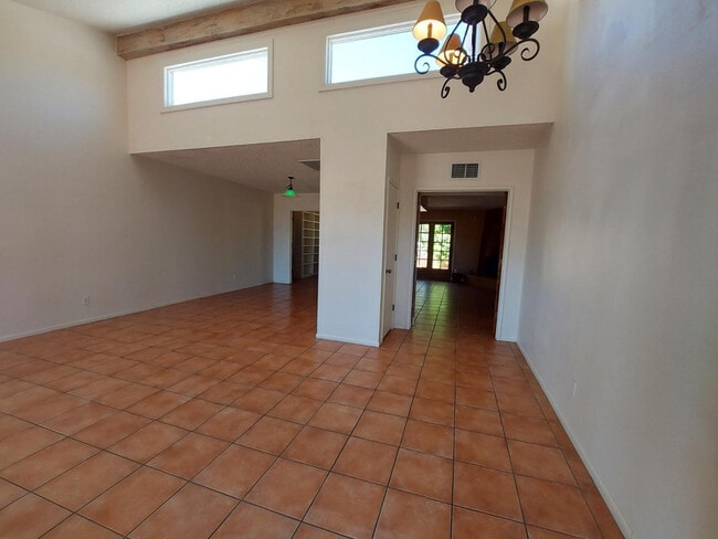 Building Photo - 2604 Inverrary Dr