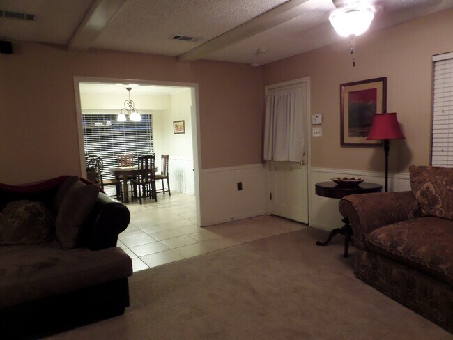 Building Photo - Large 4 BR/ 2.5 BA in Shenandoah!