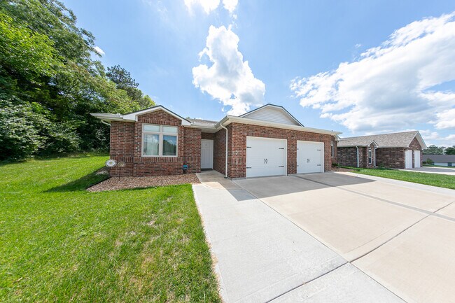 Foto del edificio - 603 Spring Ridge Rd