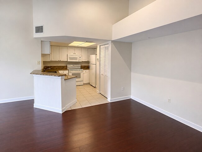 Foto del edificio - 1100 Crestwood Ct S