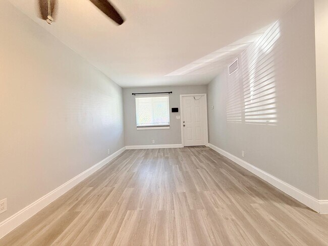 Foto del edificio - 1702 NE 9th St