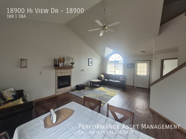 Building Photo - 18900 Hi View Dr