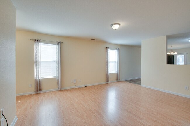 Foto del edificio - 198 Cloverbrook Dr