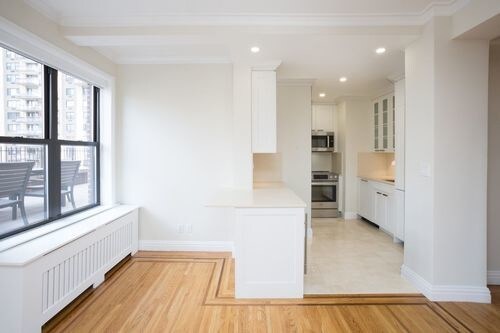 Building Photo - 210 W 70th St