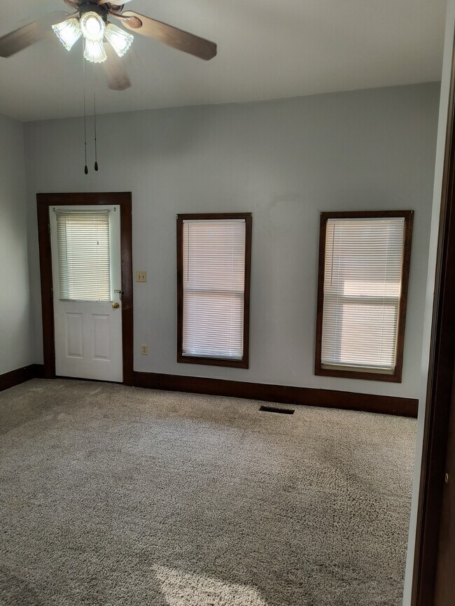 Foto del edificio - 2621 Mt Vernon Ave