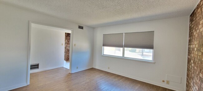 Foto del edificio - LARGE 2 BEDROOM 3 BATH CONDO IN COLONIAL PARK