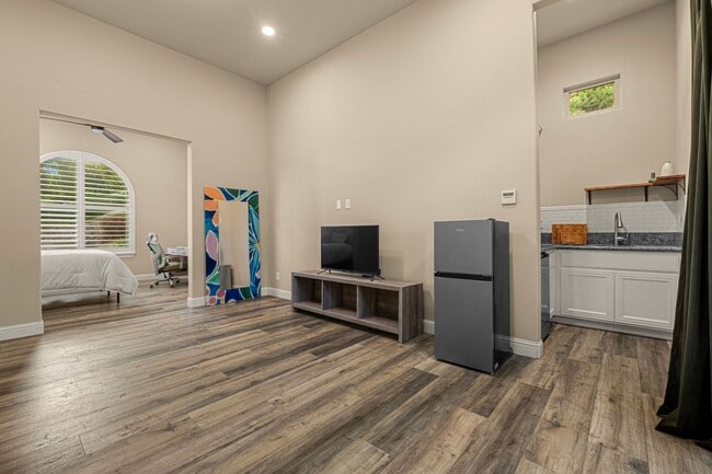 Building Photo - 4001 Reni Ct