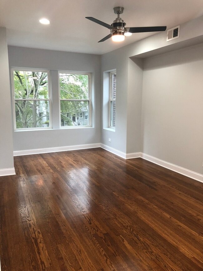 Building Photo - 3340 W Berteau Ave