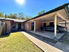 Building Photo - 3004 Pecan Springs Rd