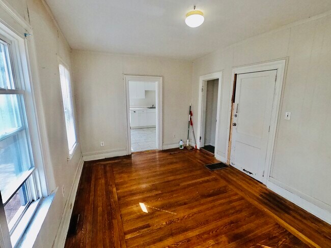 Building Photo - 9 Parmalee Ave