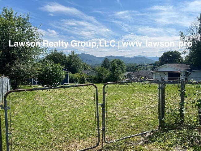 Foto del edificio - Updated, Cozy, and Clean- One Level Living...