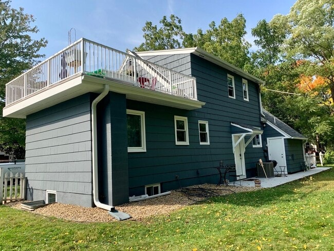 Building Photo - Renovated Beautiful Single Family House