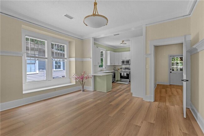 Foto del edificio - 1559 Bruister St