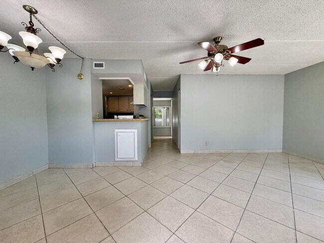 Foto del edificio - 1821 Fairview Villas Dr