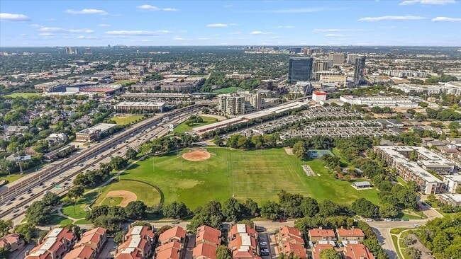 Building Photo - 5416 Winton St