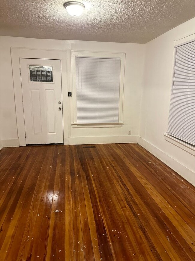 Building Photo - Cozy House with Covered Front Porch!