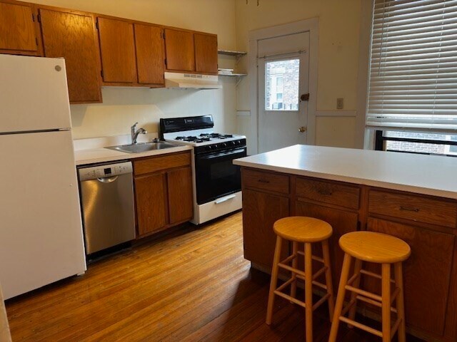 Building Photo - 380 Riverway