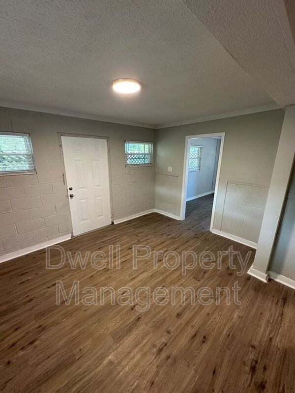 Building Photo - 124 Wood St