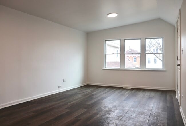 Building Photo - 2502 W 46th St