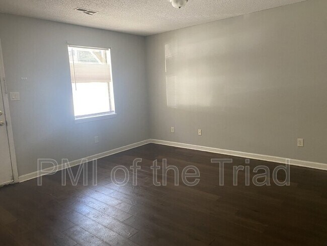 Foto del edificio - 1600 Oak Croft Ct