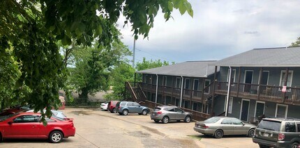 Building Photo - 661 N Leverett Ave