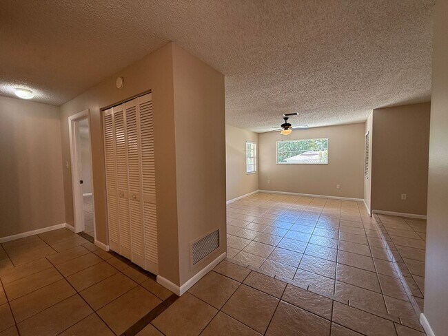 Building Photo - SLEEPY HOLLOW 3/2/2 Pool Home