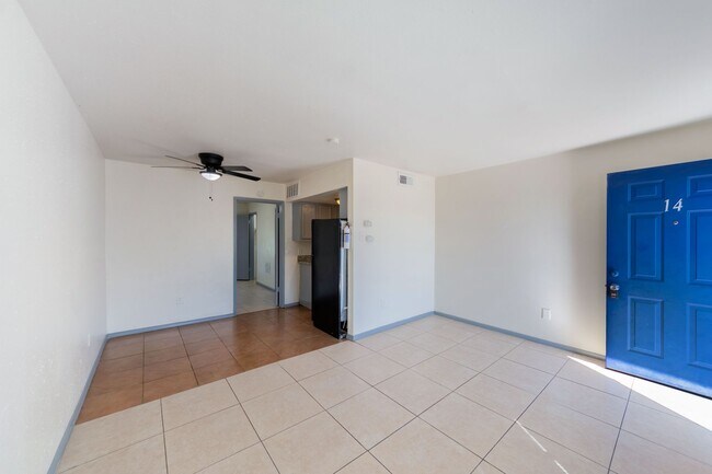 Building Photo - 1800 N Wayside Dr