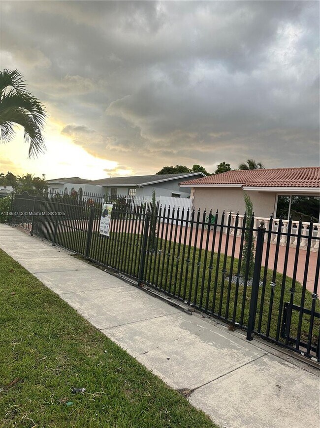 Foto del edificio - 10805 SW 165th Terrace