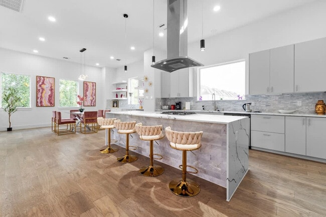 Building Photo - 2103 McGowen St