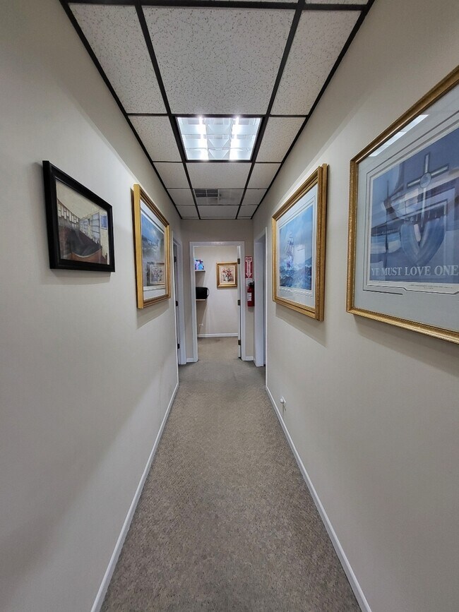 Foto del edificio - 7851 Ogden Ave